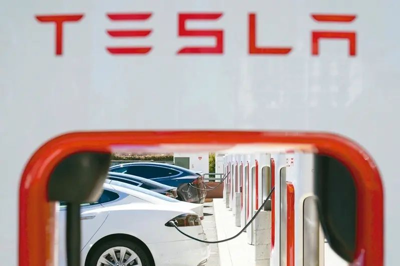 In a strategic move to reduce reliance on Chinese imports, Tesla has reportedly signed a $4.3 billion battery supply deal with South Korea’s LG Energy Solution (LGES), highlighting a major shift in global supply chains amid U.S.-China trade tensions.