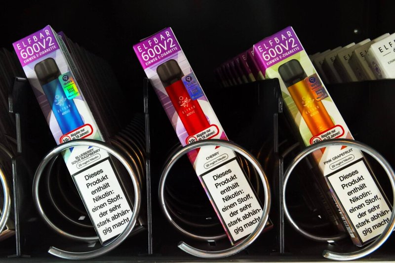 How Chinese Vapes Flood the U.S. Through Middlemen Networks