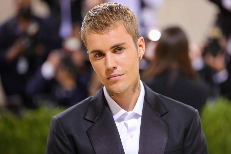 In a raw and emotional Instagram post, Justin Bieber shared his personal struggles with anger, exhaustion, and the overwhelming pressure to “fix” himself. Just one day after celebrating his first Father’s Day, the 31-year-old pop icon admitted he feels “b